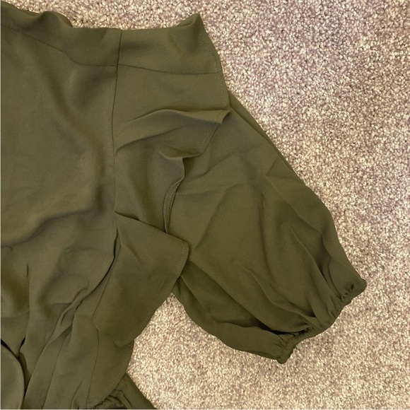 Express Women's Top Size XS Faux Wrap Puff Sleeves Peplum Olive Green NWT $54 - Picture 8 of 16